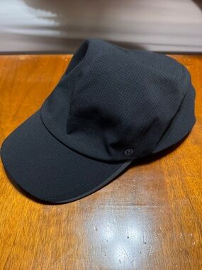Lululemon Black Fast and Free Run Hat WovenAir